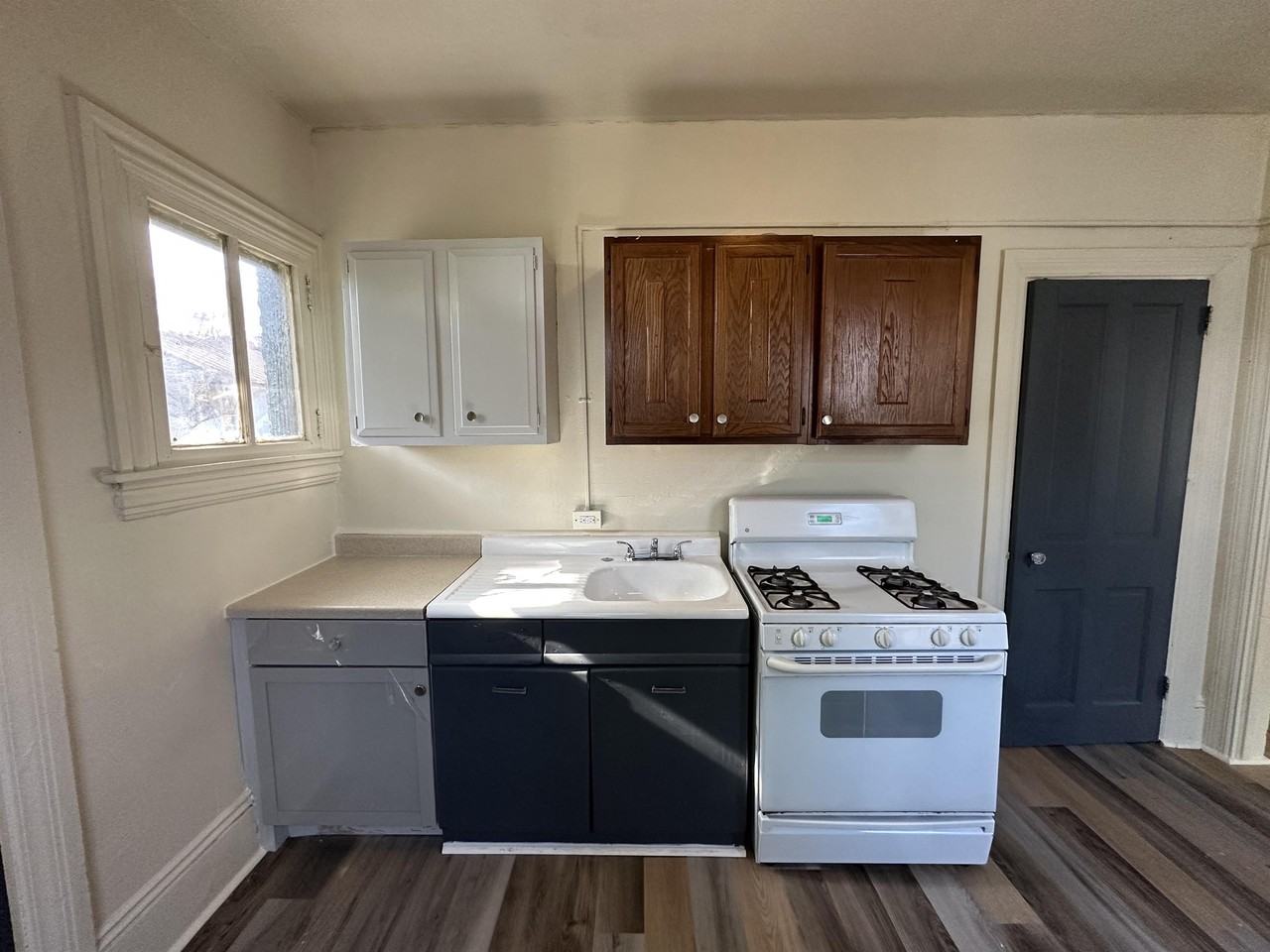 318 S Queen St #2 - Photo 7 of 9