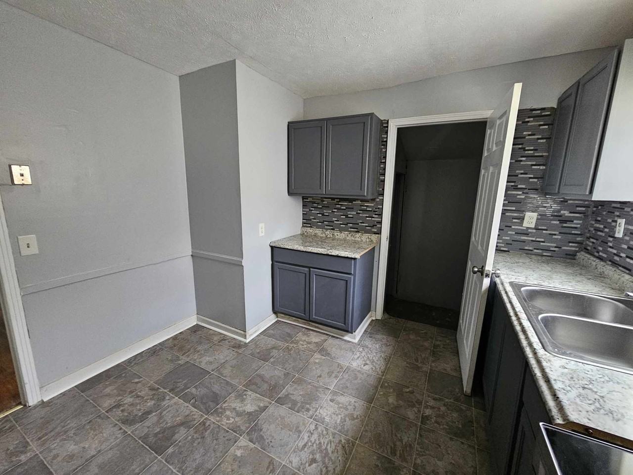 4567 Meadowmont Dr #1 - Photo 4 of 7