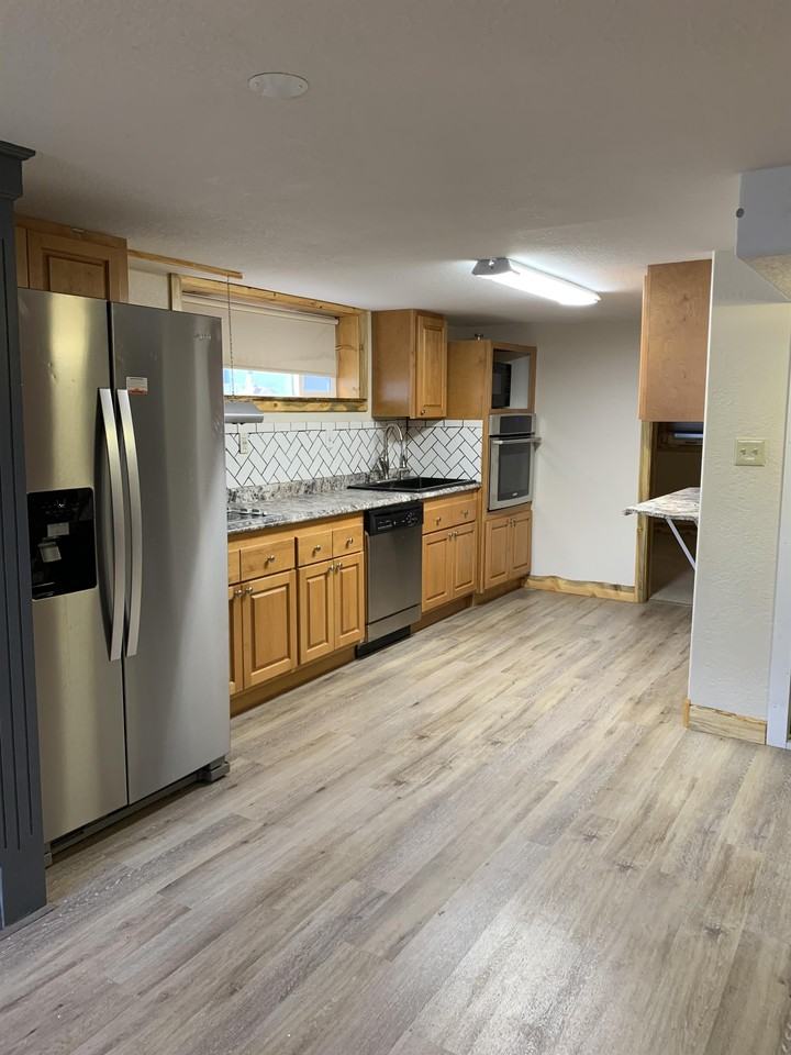 918 S 3rd St - Photo 3 of 7