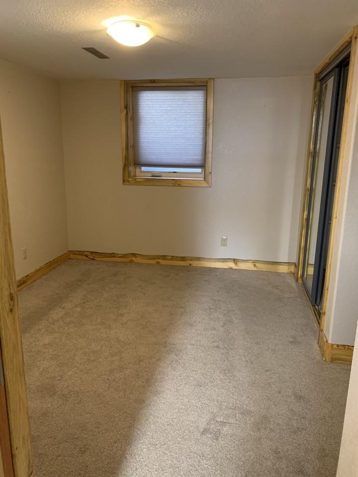 918 S 3rd St - Photo 4 of 7