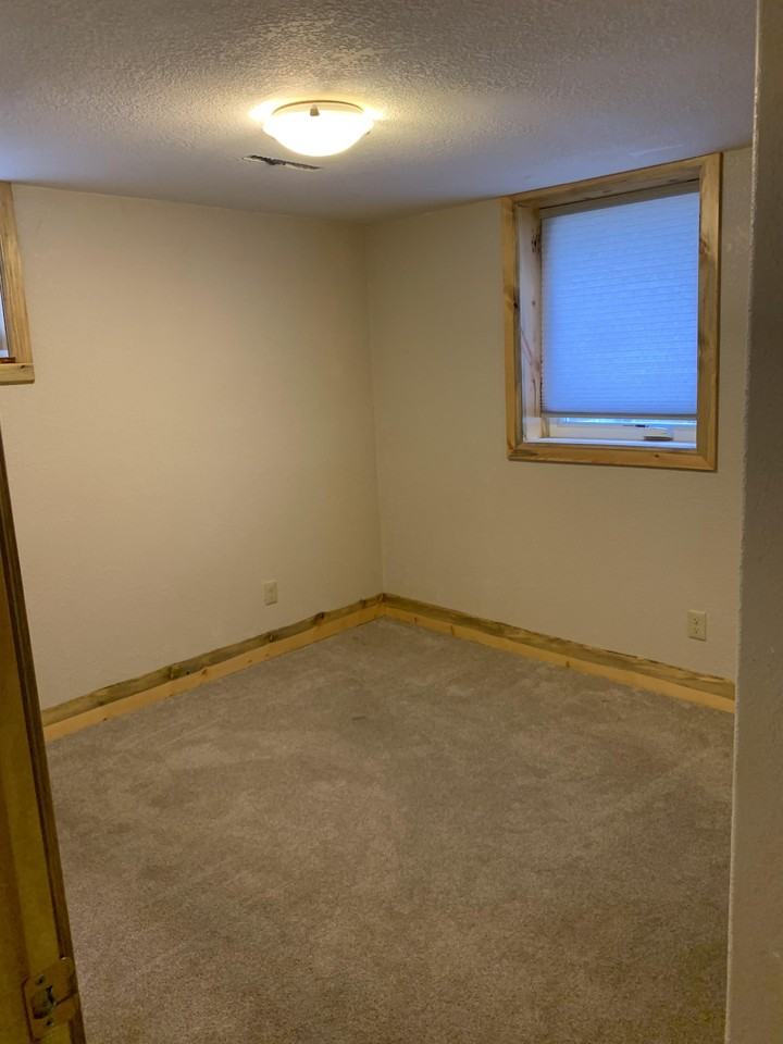 918 S 3rd St - Photo 5 of 7