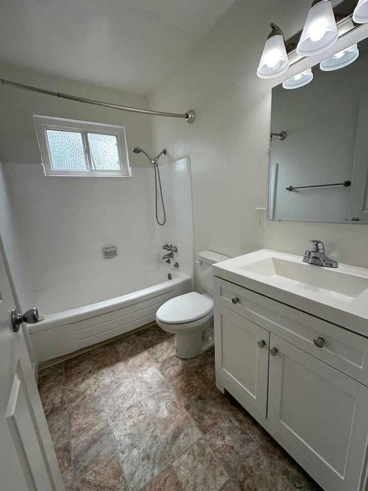 Del Paso Manor - Photo 3 of 35