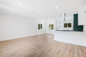 featured image of 527 S Barrington Ave