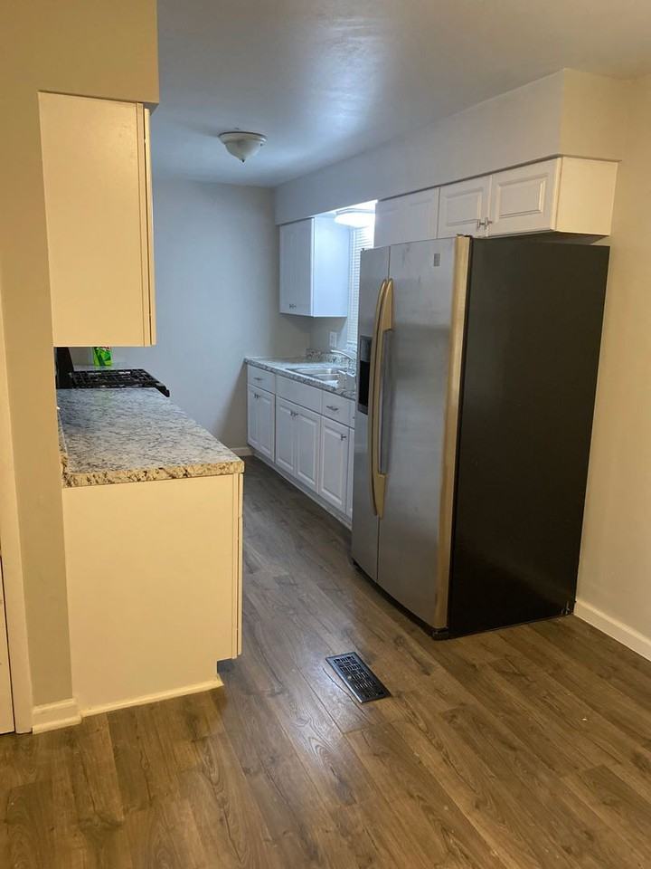 2418 Whitegate Dr - Photo 3 of 44