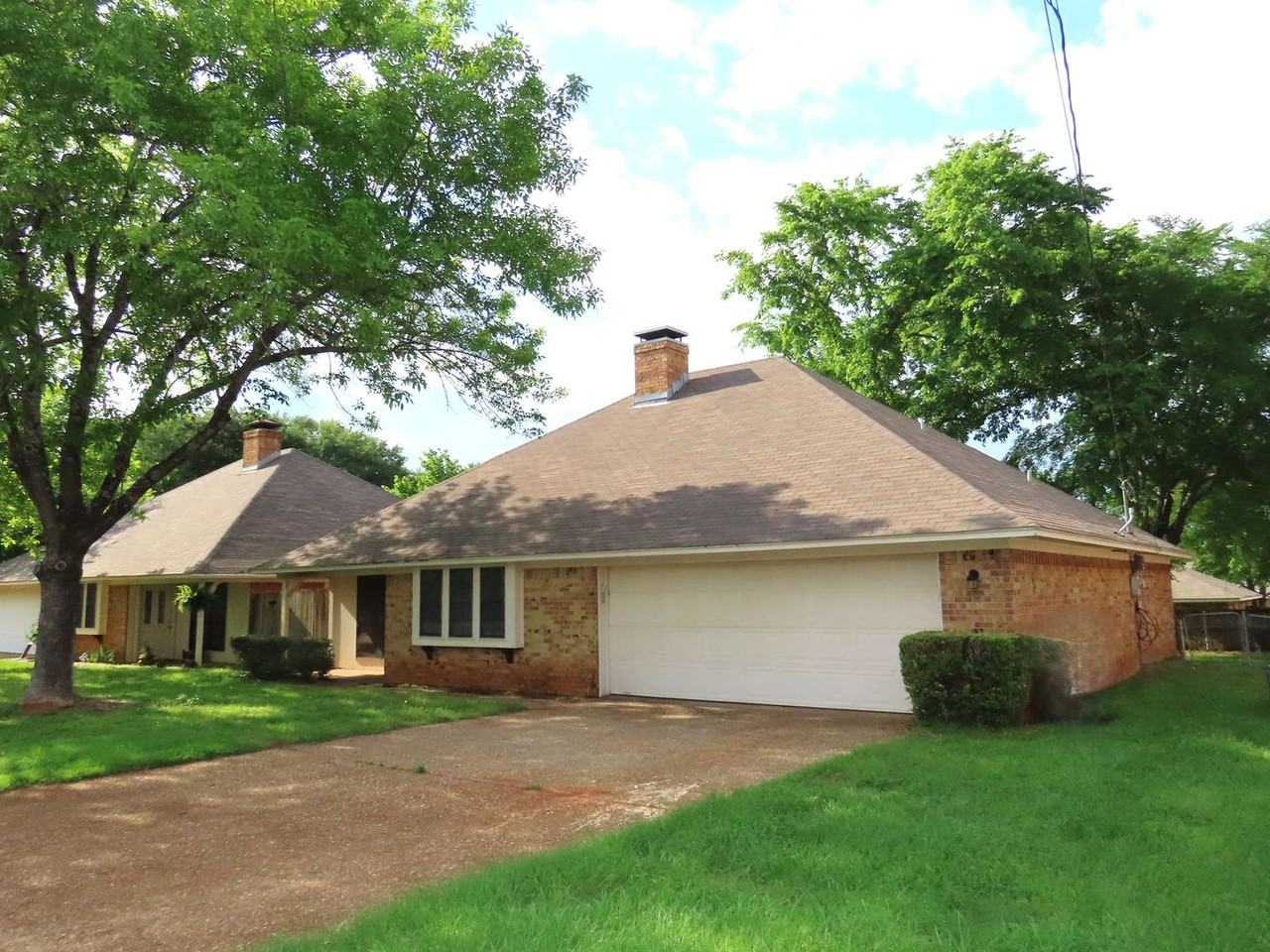 705 Kelli - Photo 2 of 32