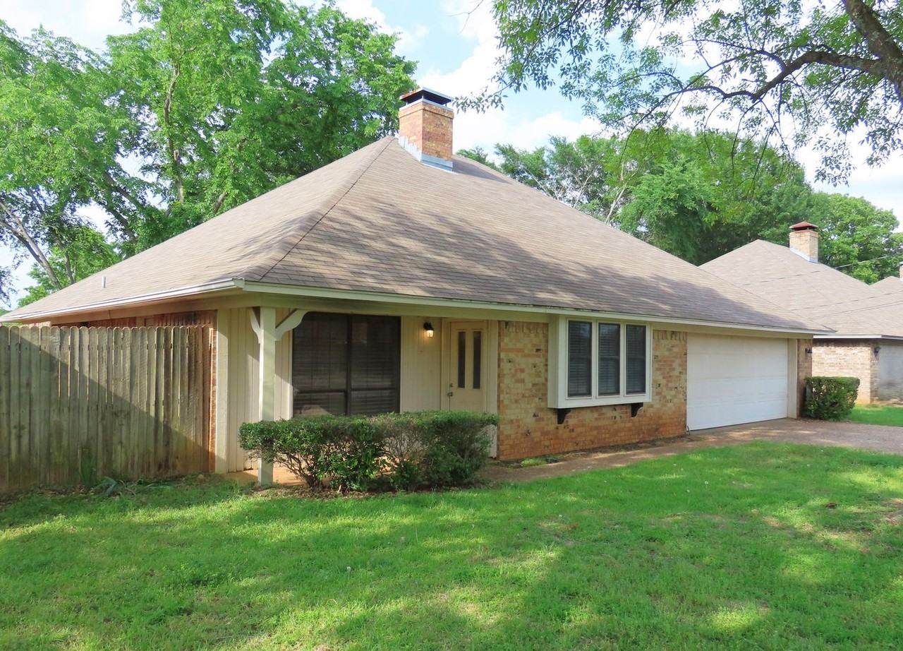 705 Kelli - Photo 3 of 32