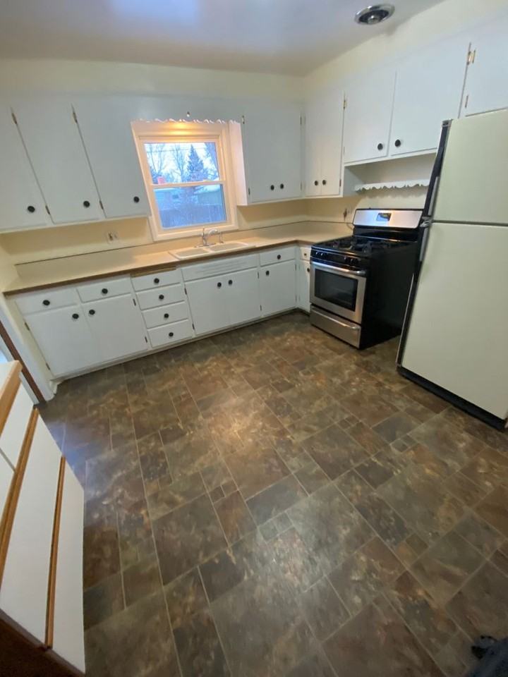 2518 Broadwater Ave - Photo 3 of 16