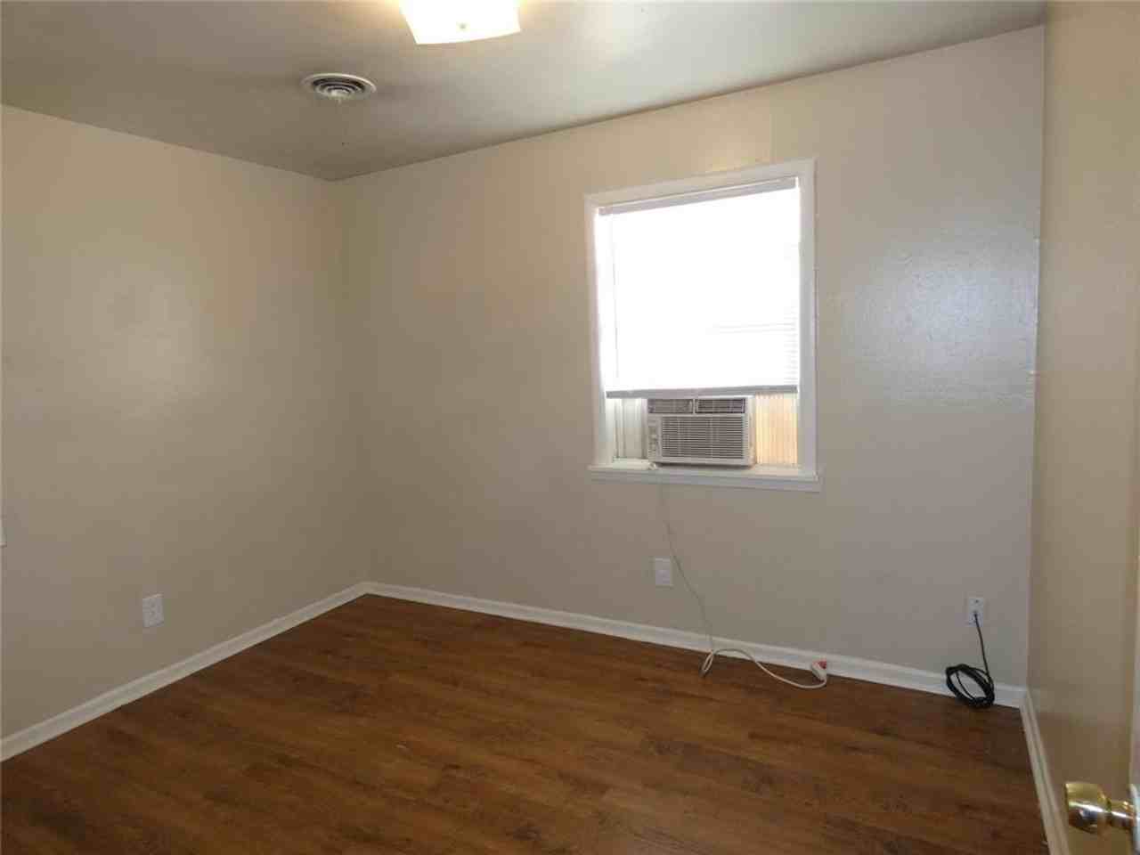 967 N Bowie Dr - Photo 4 of 5