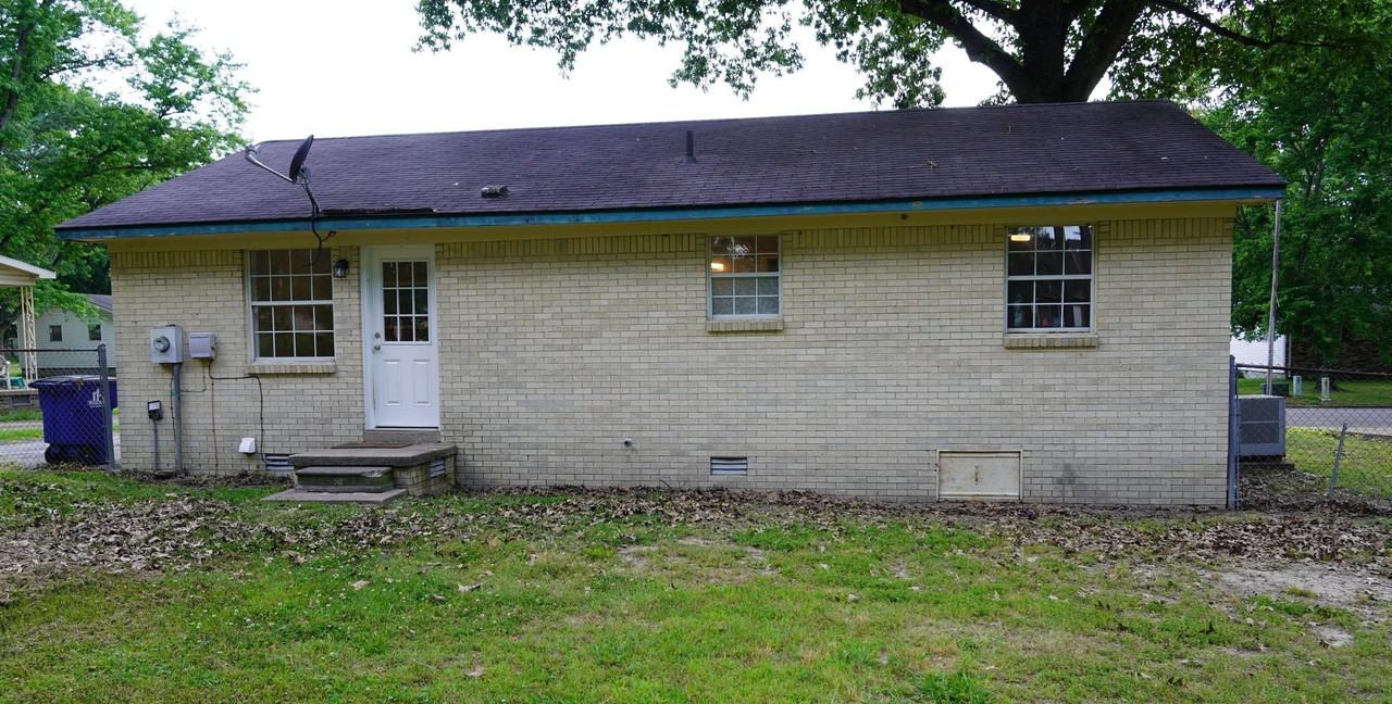 128 Meadowbrook Dr - Photo 3 of 12