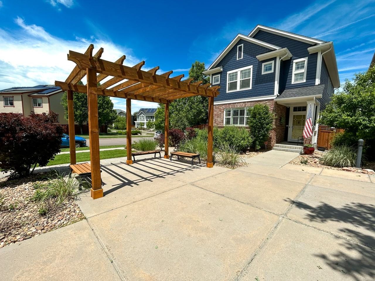 322 Dallas St - Photo 2 of 24
