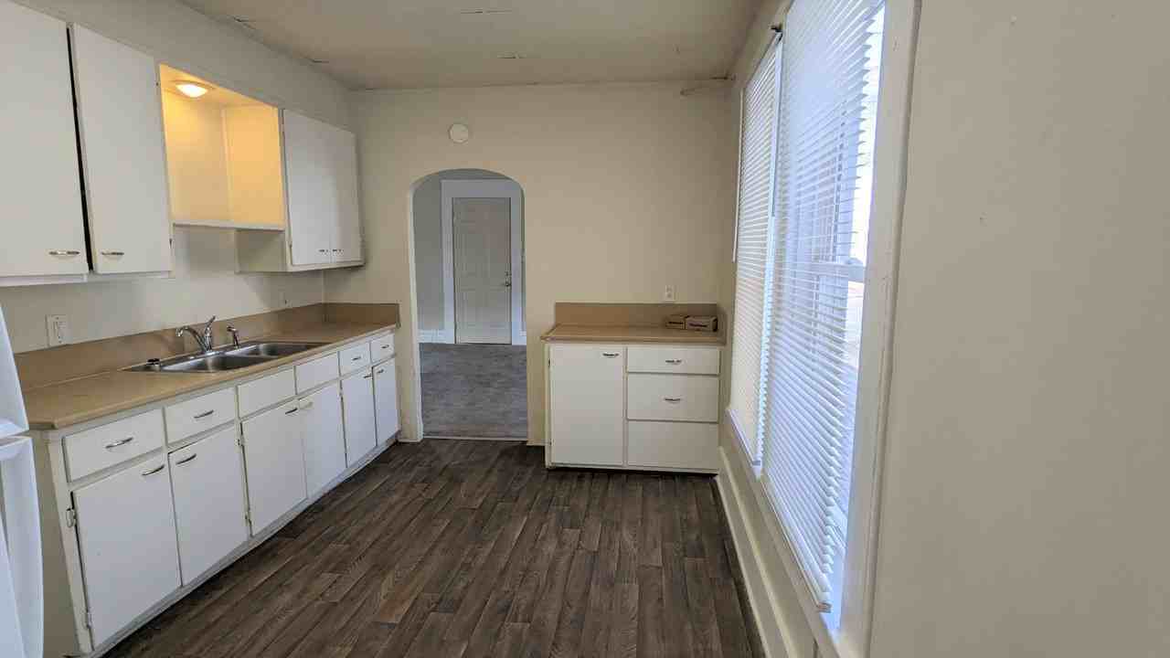 247 W Southern Ave - Photo 2 of 9