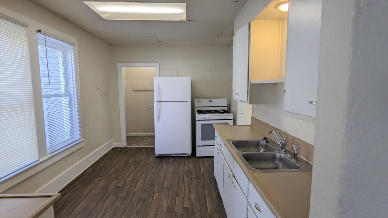 247 W Southern Ave - Photo 3 of 9
