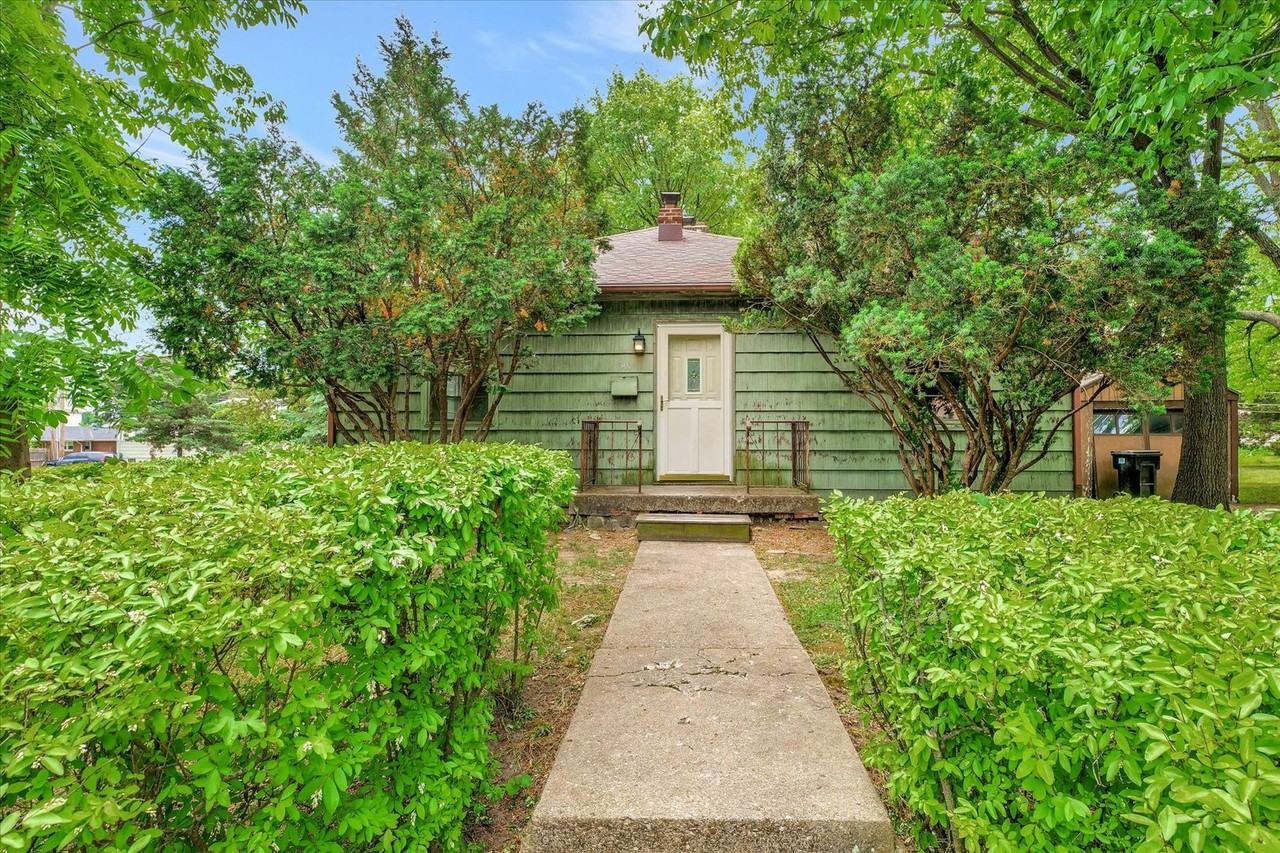 301 Hessel Blvd - Photo 4 of 23