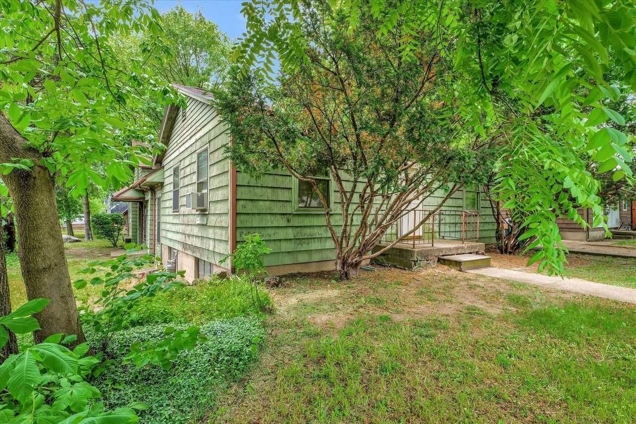 301 Hessel Blvd - Photo 5 of 23