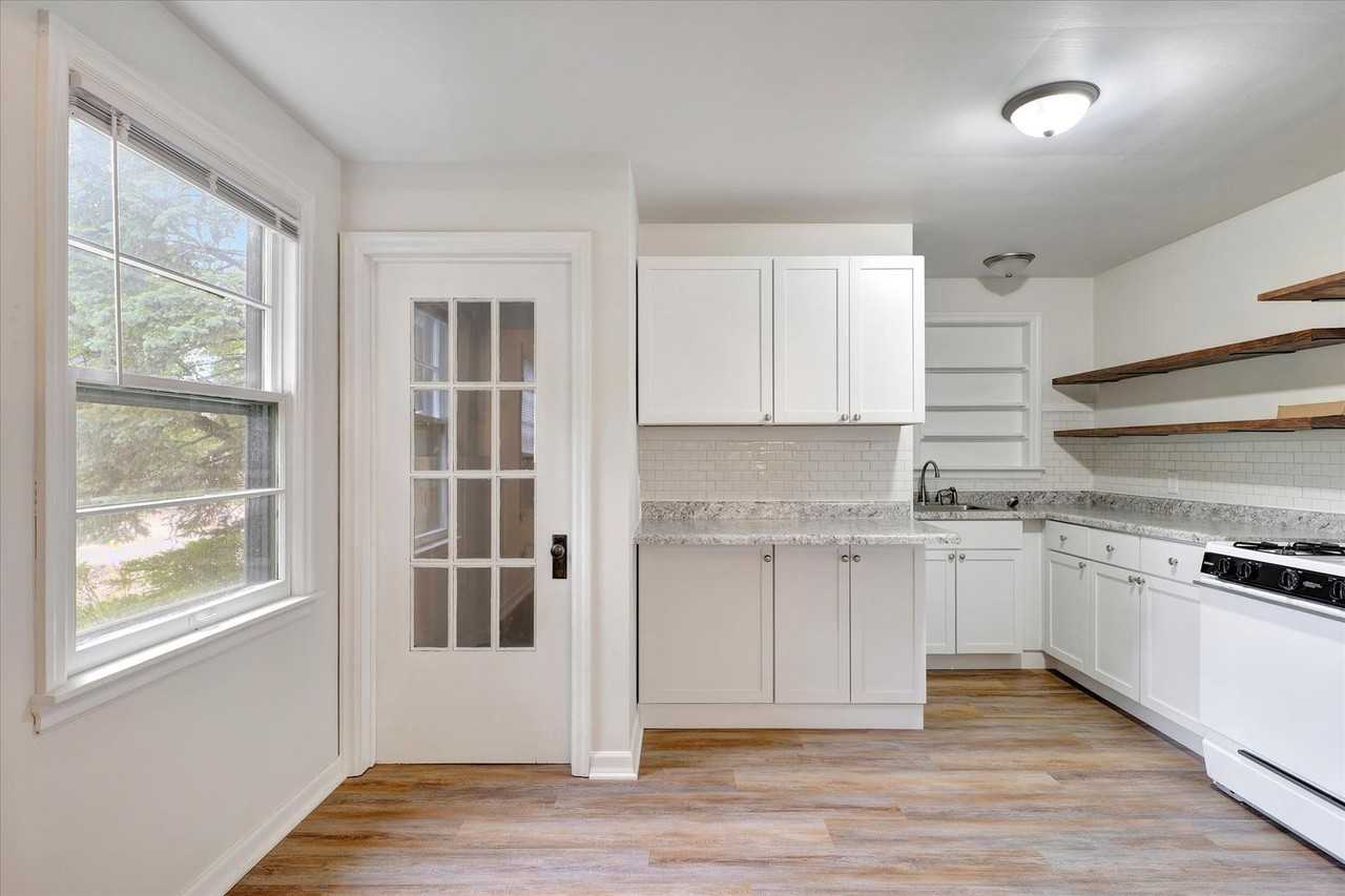 301 Hessel Blvd - Photo 3 of 23