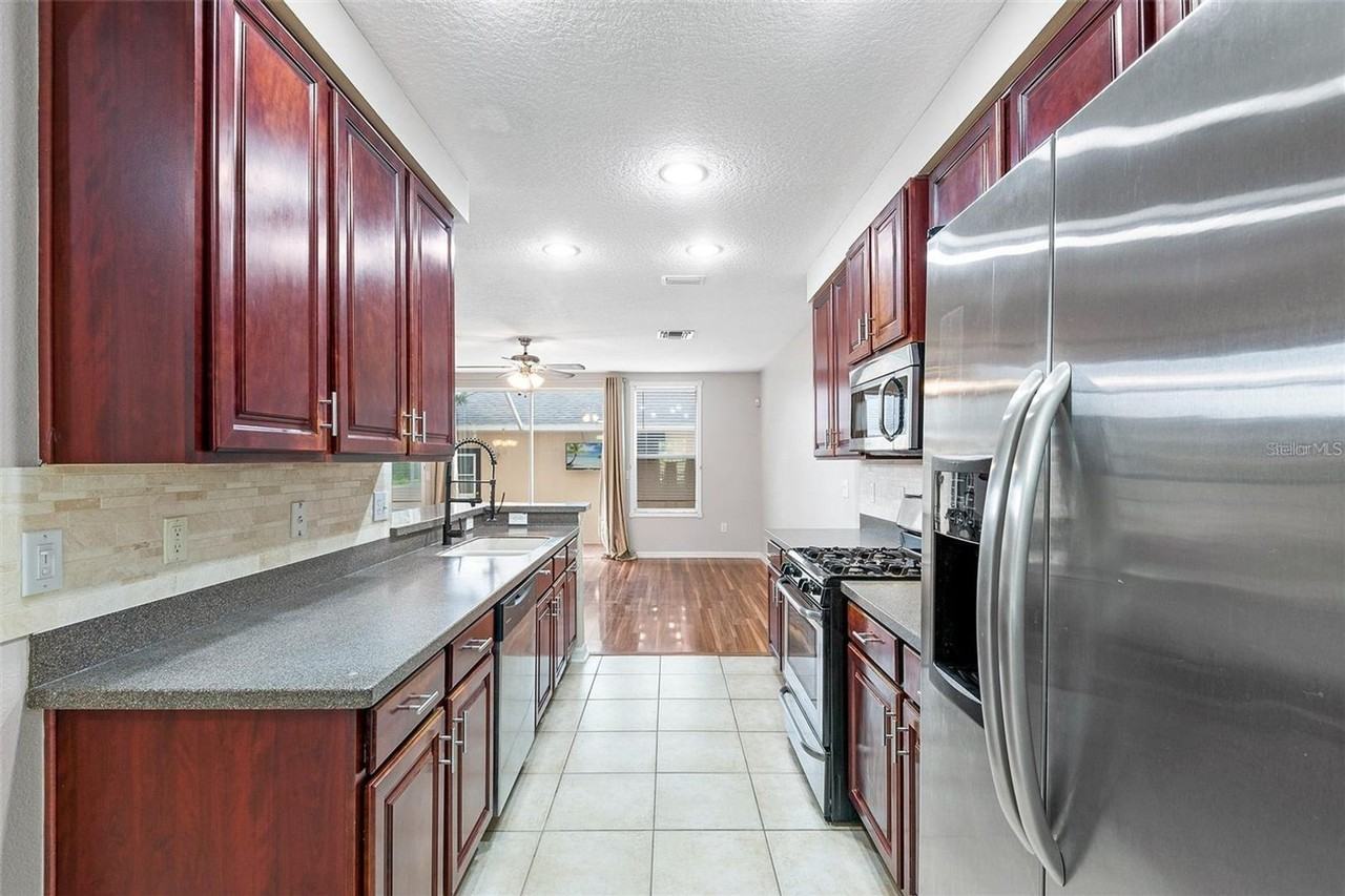 3425 Durrance St - Photo 3 of 17