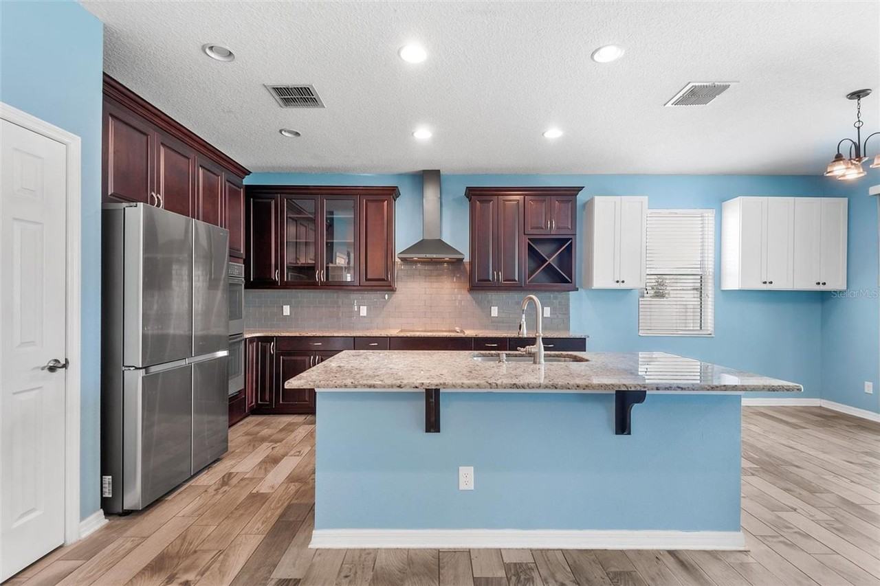 19064 Roseate Dr - Photo 2 of 19