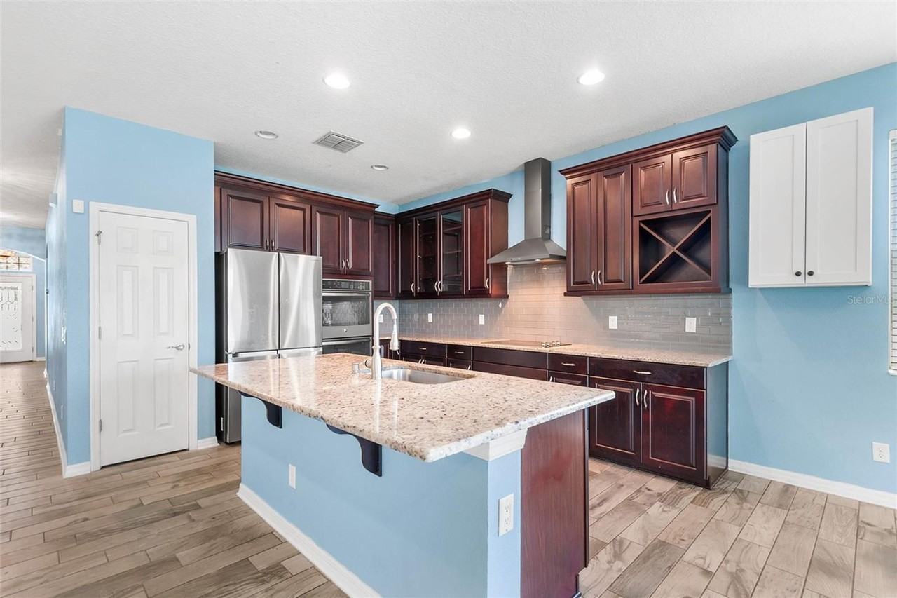 19064 Roseate Dr - Photo 3 of 19