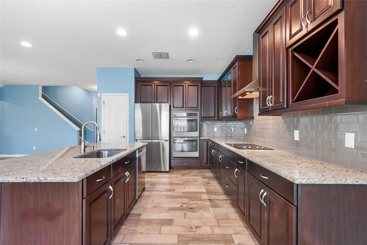 19064 Roseate Dr - Photo 4 of 19