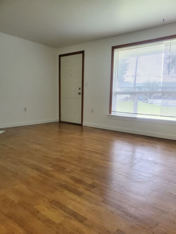 17120 Spanaway Loop Rd S - Photo 3 of 15
