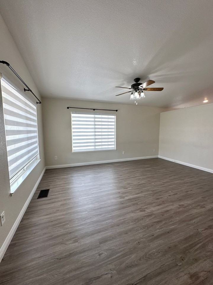 7517 Cezanne Ct - Photo 3 of 17