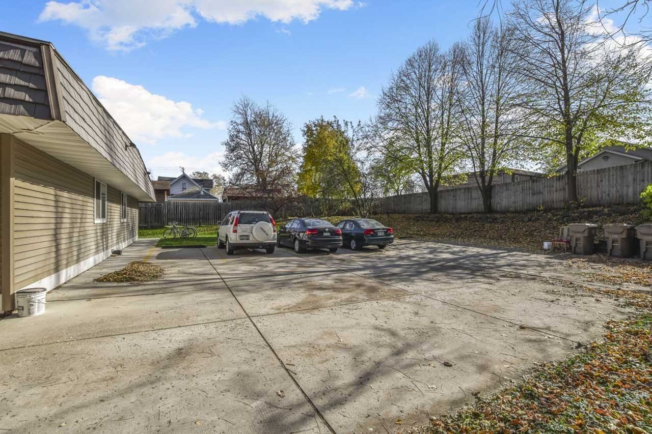 Wells - Photo 4 of 12