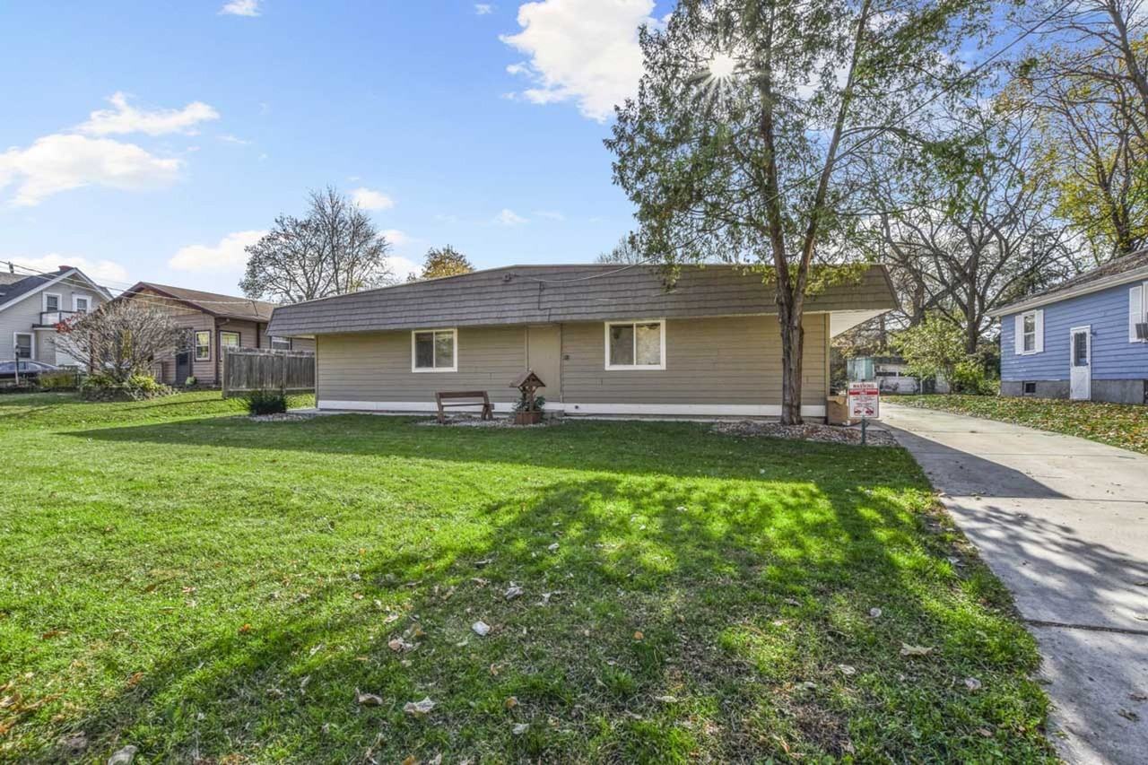 Wells - Photo 6 of 12