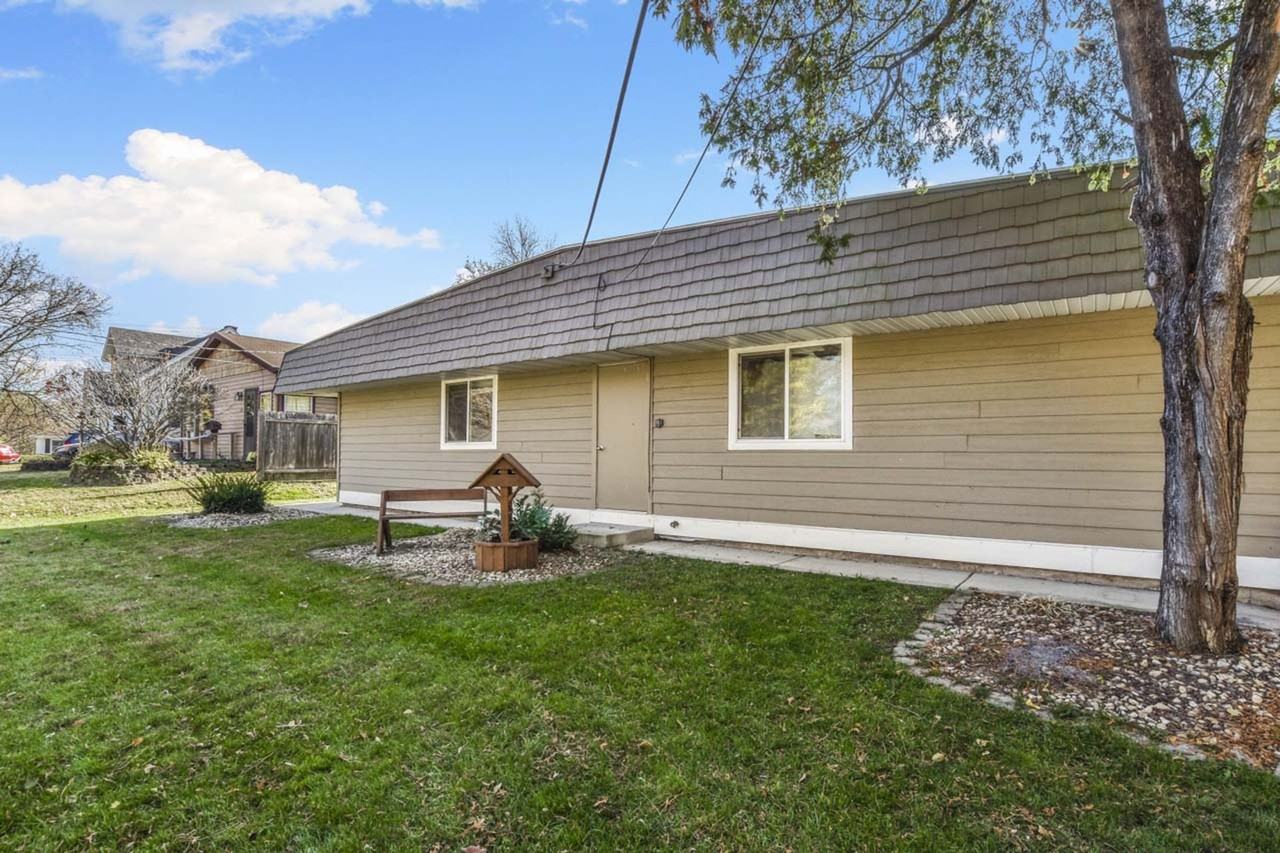 Wells - Photo 7 of 12