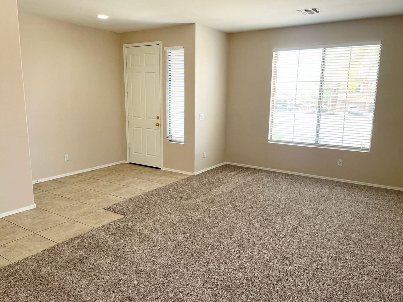 3720 W Rushmore Dr - Photo 3 of 35