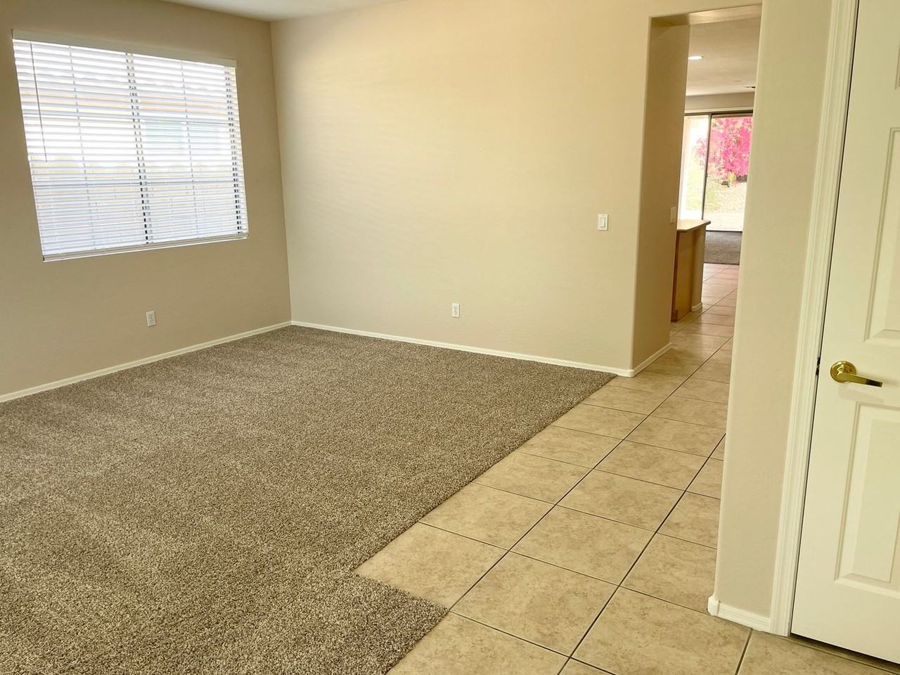 3720 W Rushmore Dr - Photo 4 of 35