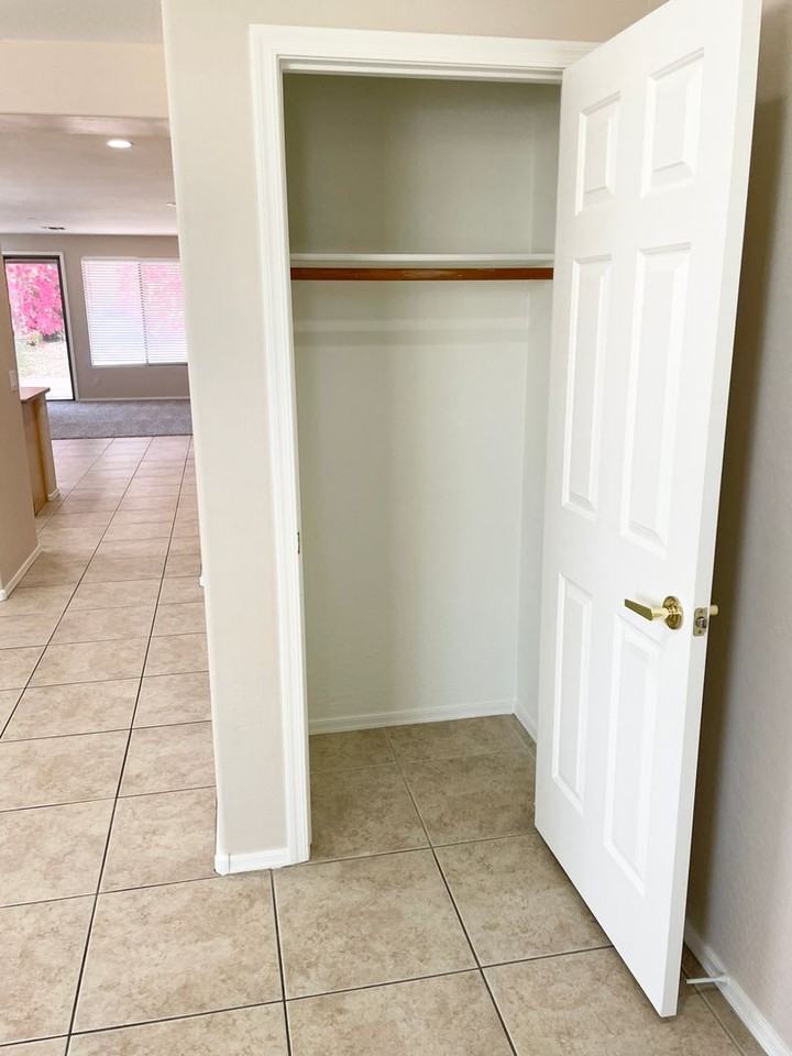 3720 W Rushmore Dr - Photo 6 of 35
