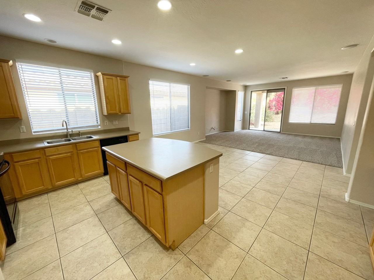 3720 W Rushmore Dr - Photo 7 of 35