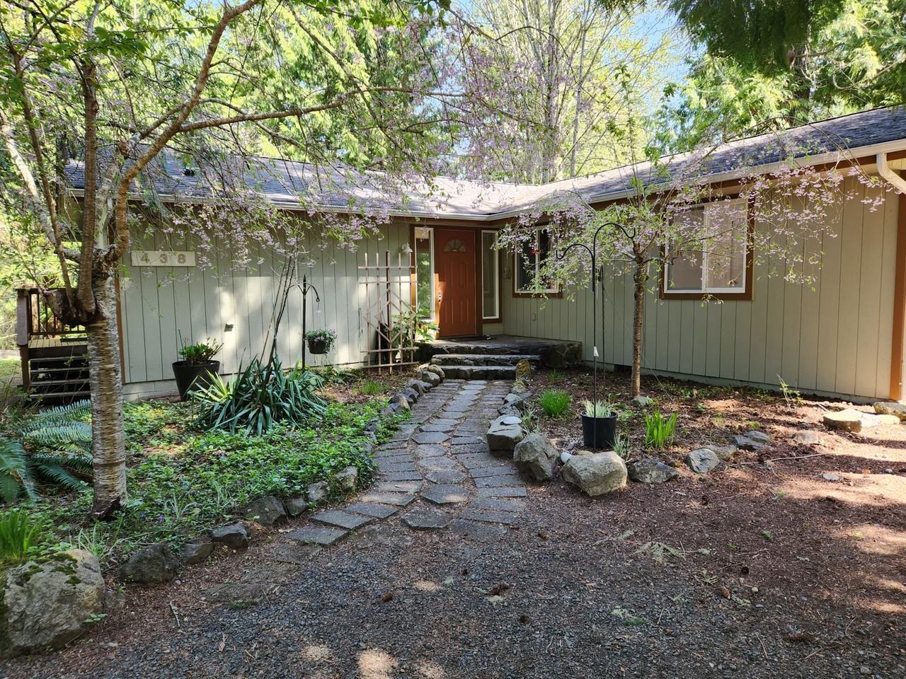 438 Kingsway W - Photo 3 of 40