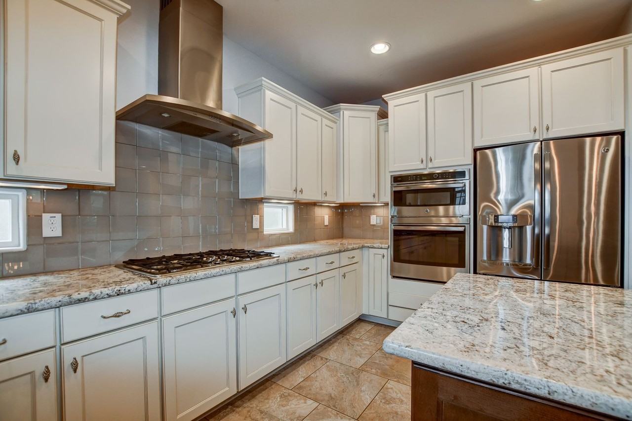 1499 Varsity Dr - Photo 6 of 42