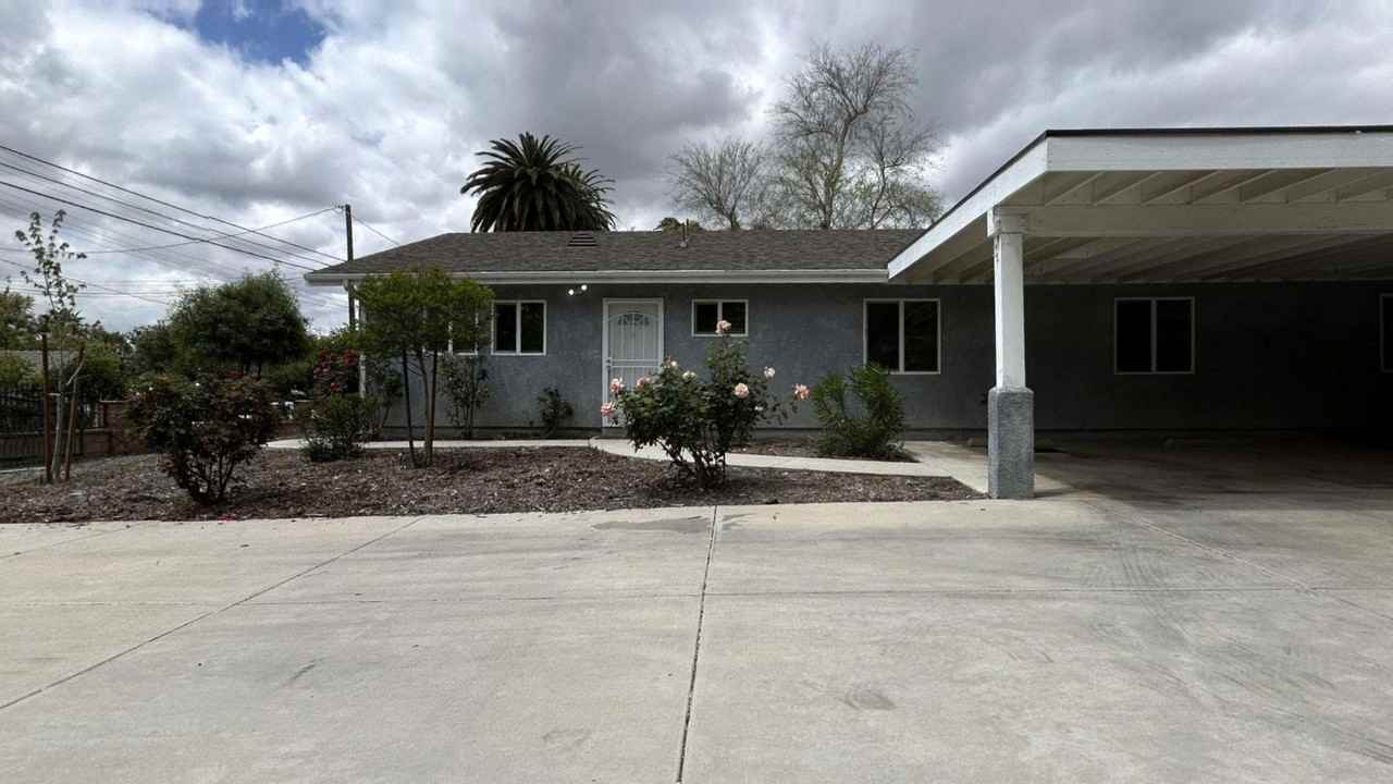 1870 E Victoria Ave - Photo 2 of 24