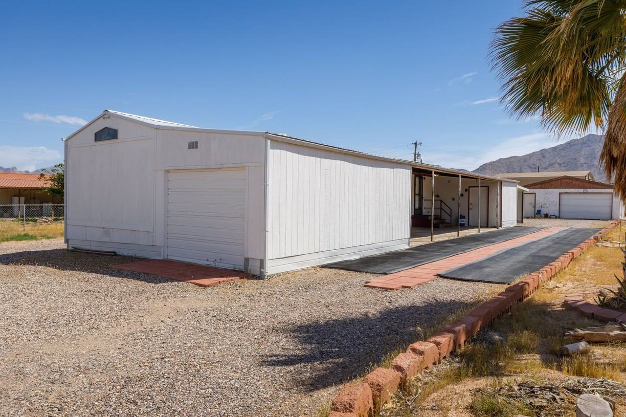 320 N Anderson Ln - Photo 3 of 23