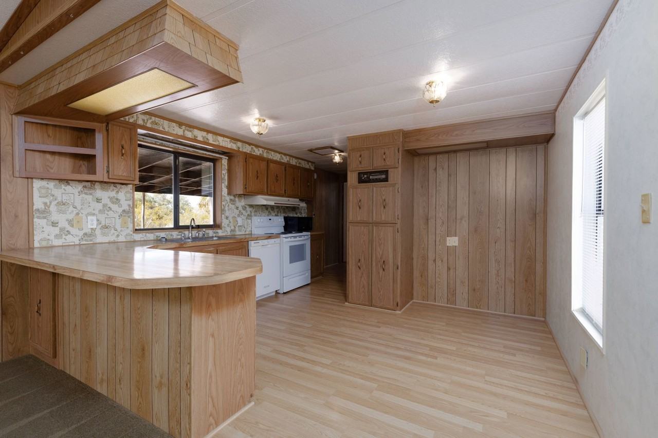 320 N Anderson Ln - Photo 6 of 23