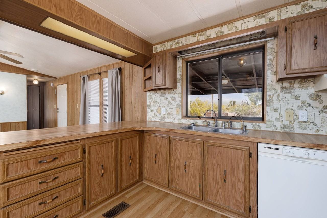 320 N Anderson Ln - Photo 7 of 23