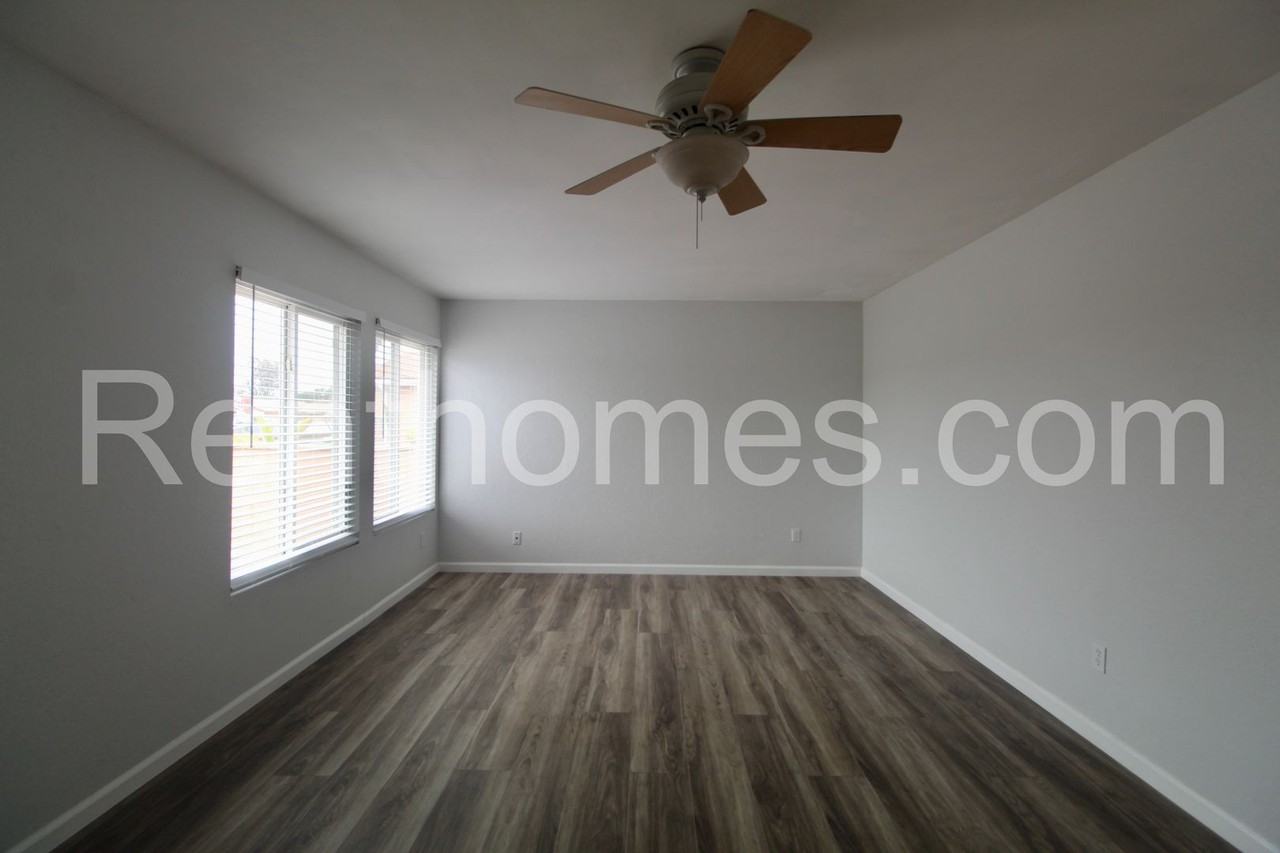 10455 Glenellen Ave - Photo 2 of 18