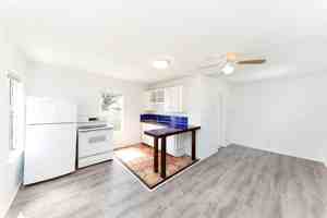 featured image of 417 Mayflower Rd #UPPER