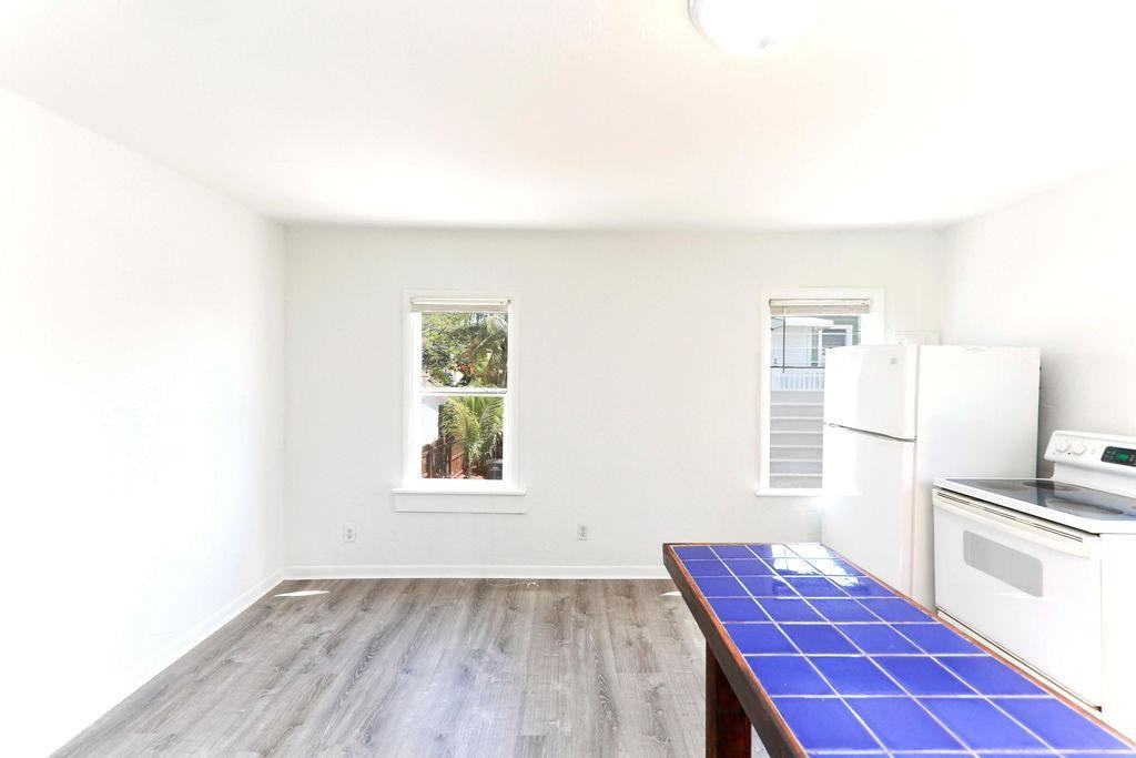 417 Mayflower Rd - Photo 3 of 12