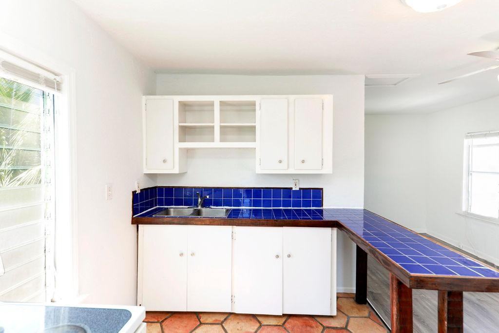 417 Mayflower Rd - Photo 4 of 12