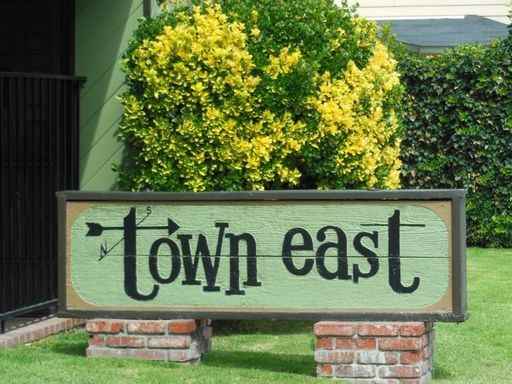 261 E Line St #D - Photo 2 of 17