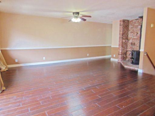 261 E Line St #D - Photo 3 of 17