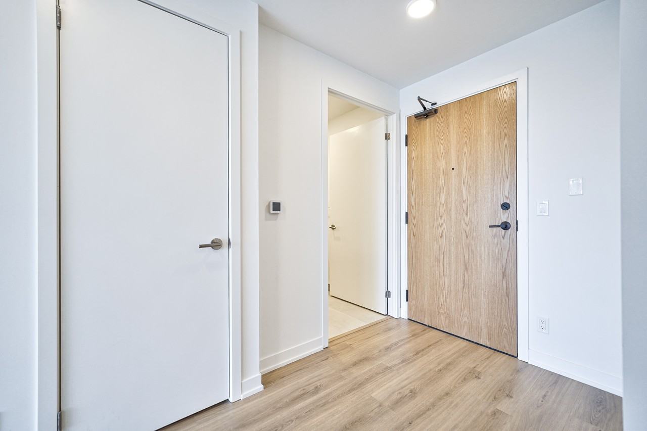 7950 Bathurst Street - Photo 3 of 43