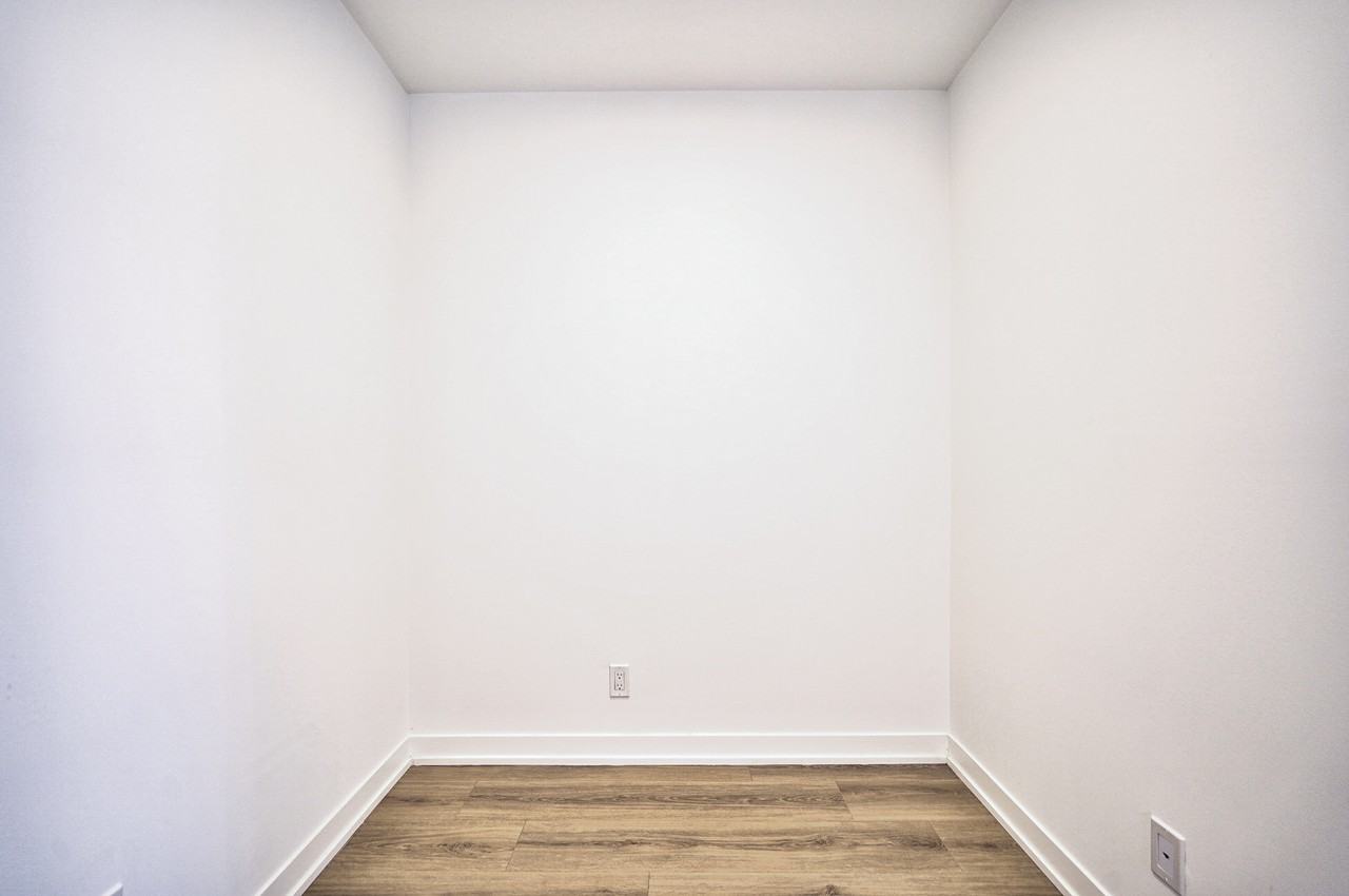 7950 Bathurst Street - Photo 6 of 43