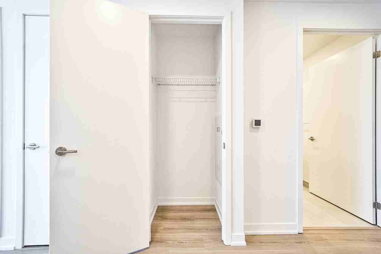 7950 Bathurst Street - Photo 4 of 43