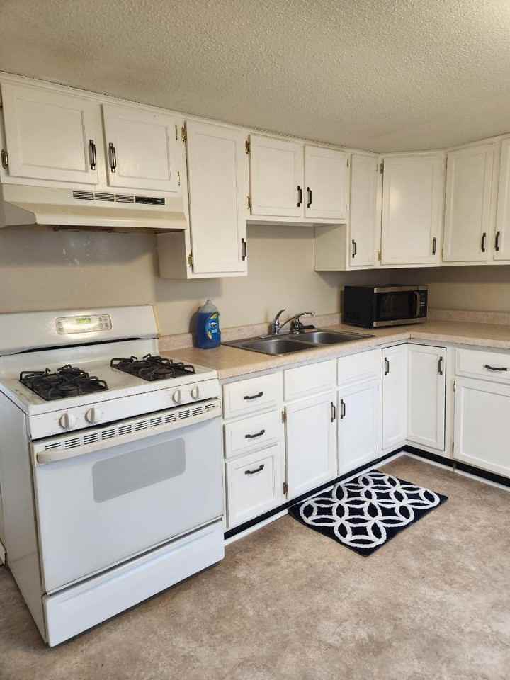 212 E Marshall St - Photo 3 of 11