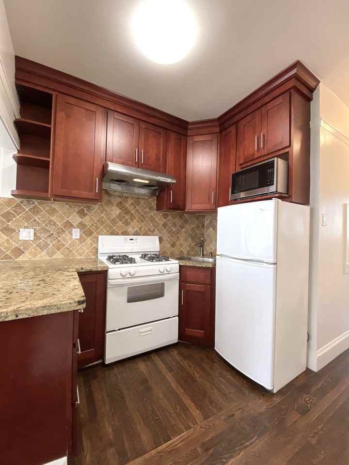 525 Grove St #4 - Photo 2 of 27