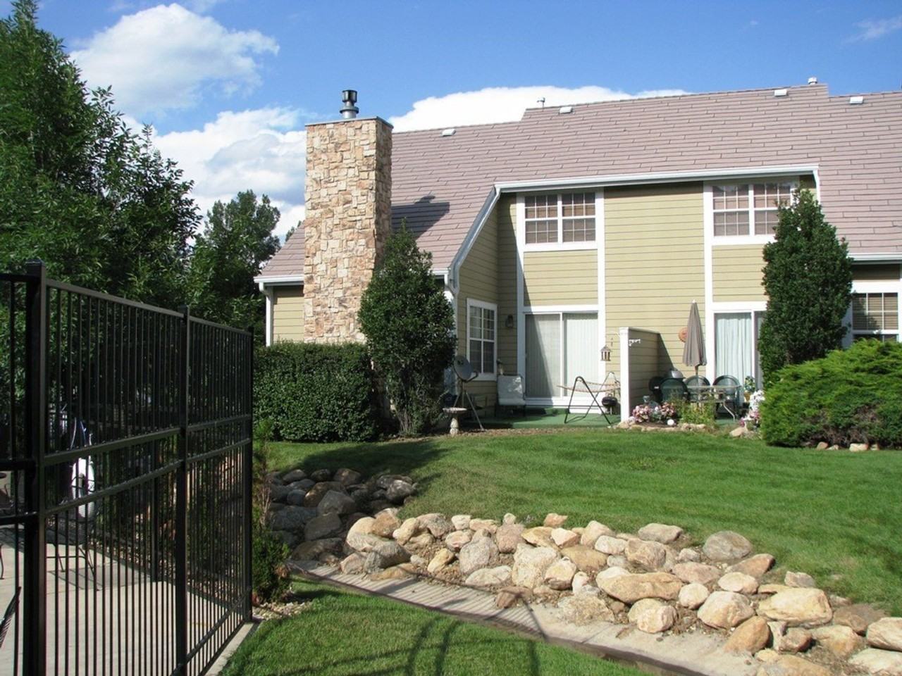 282 Cobblestone Dr - Photo 2 of 25